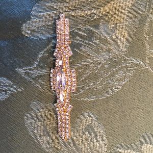 Beautiful crystal with gold pin